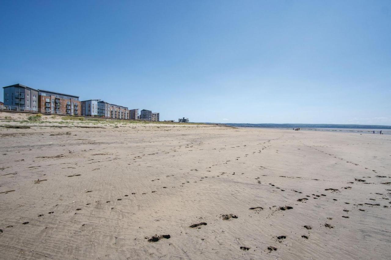 Beach View - 2 Bedroom Apartment - Llanelli Exteriör bild